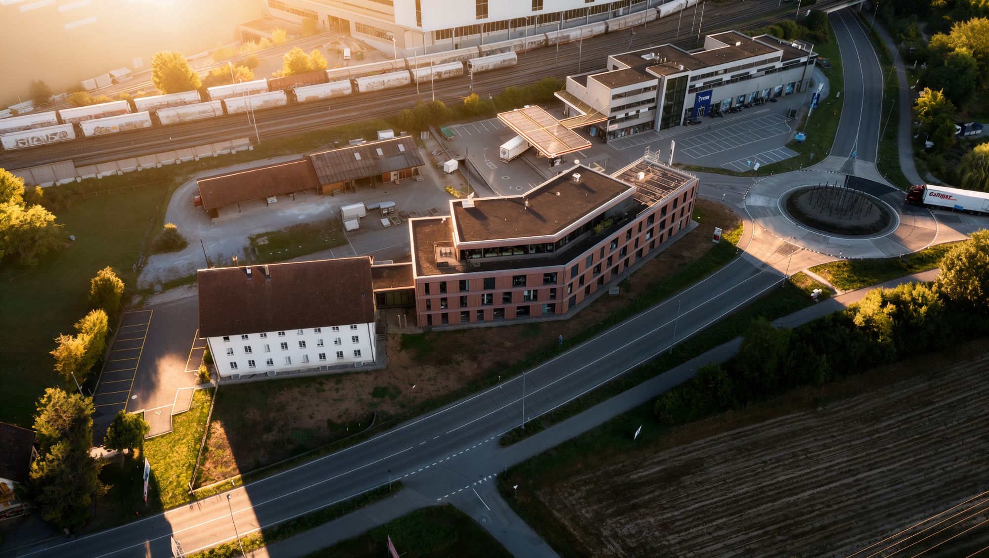 Luftaufnahme des Hauptsitzes der Corpora Immobilien AG in Suhr, Aargau